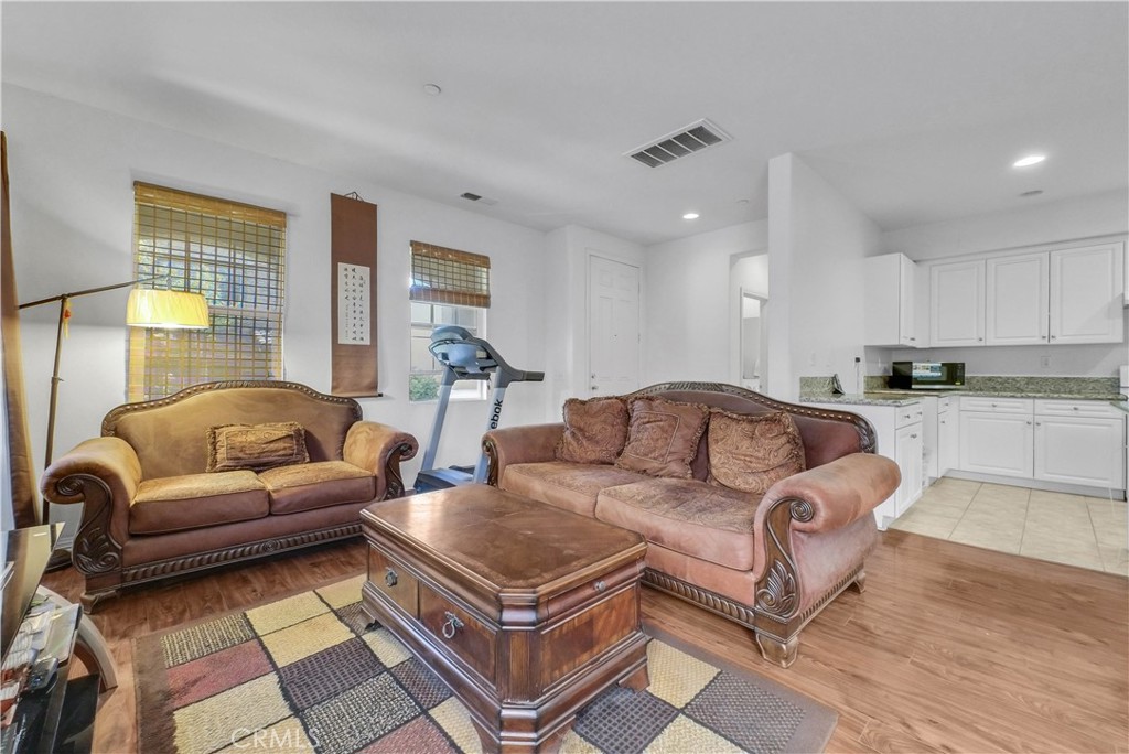 MLS #OC25260642 image #3