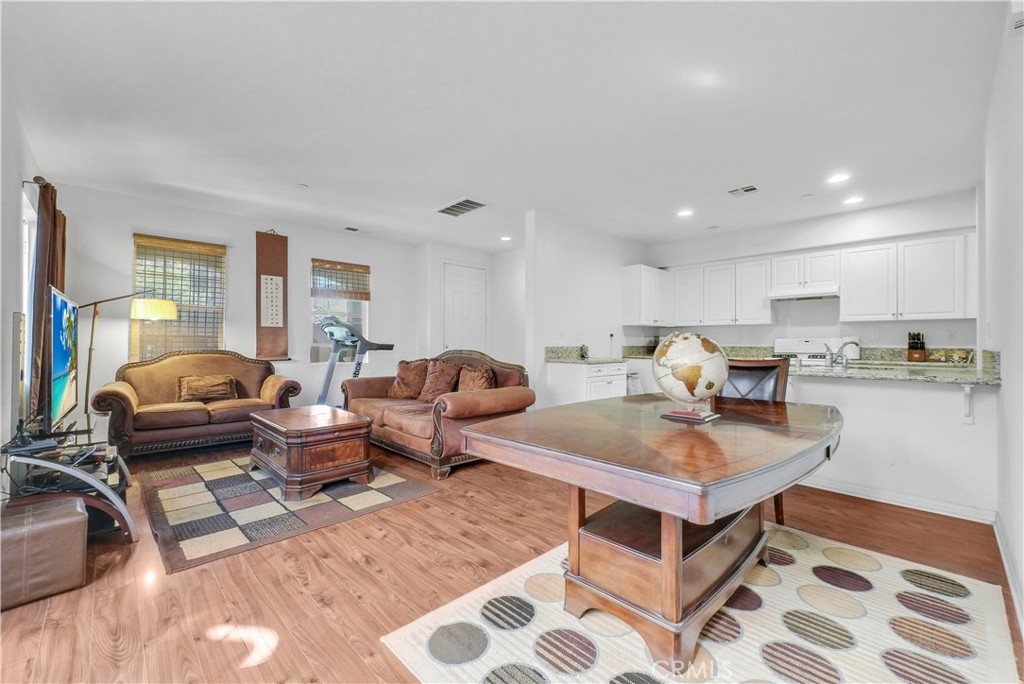 MLS #OC25260642 image #5