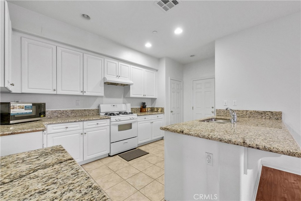 MLS #OC25260642 image #6