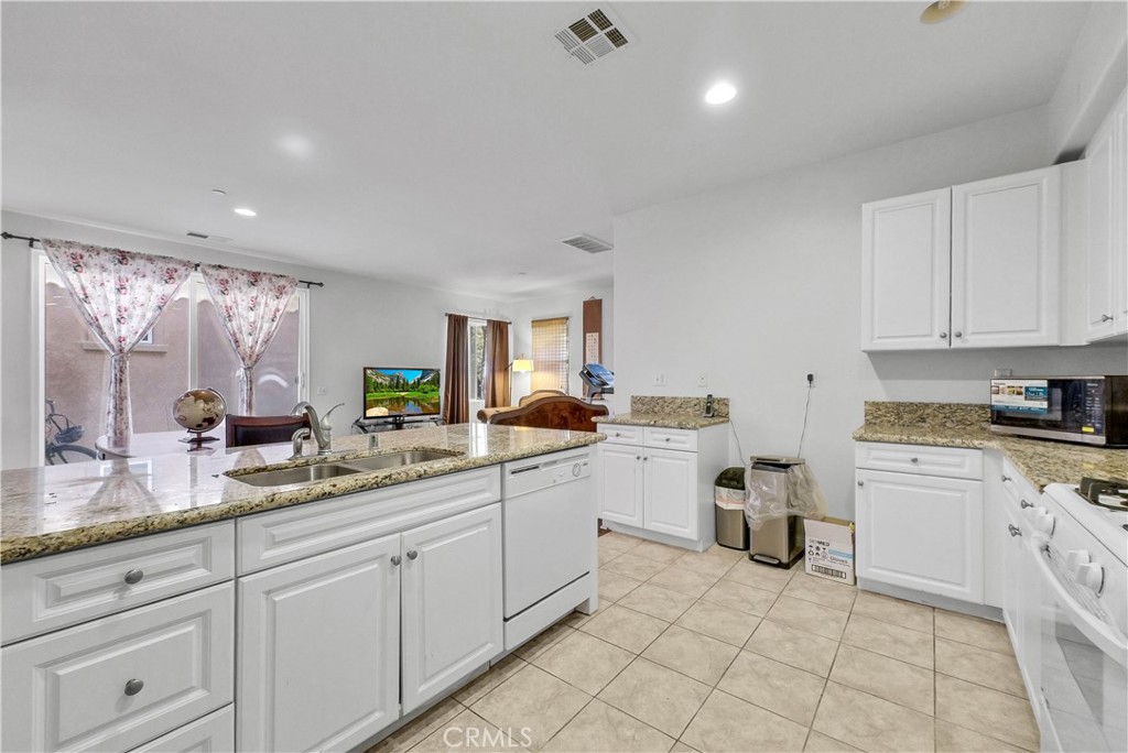 MLS #OC25260642 image #8