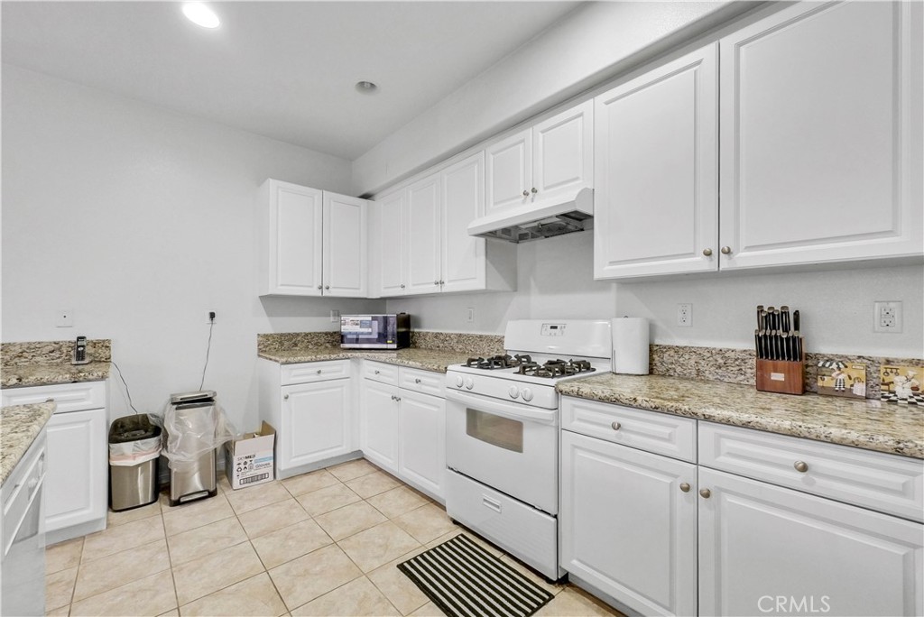 MLS #OC25260642 image #9