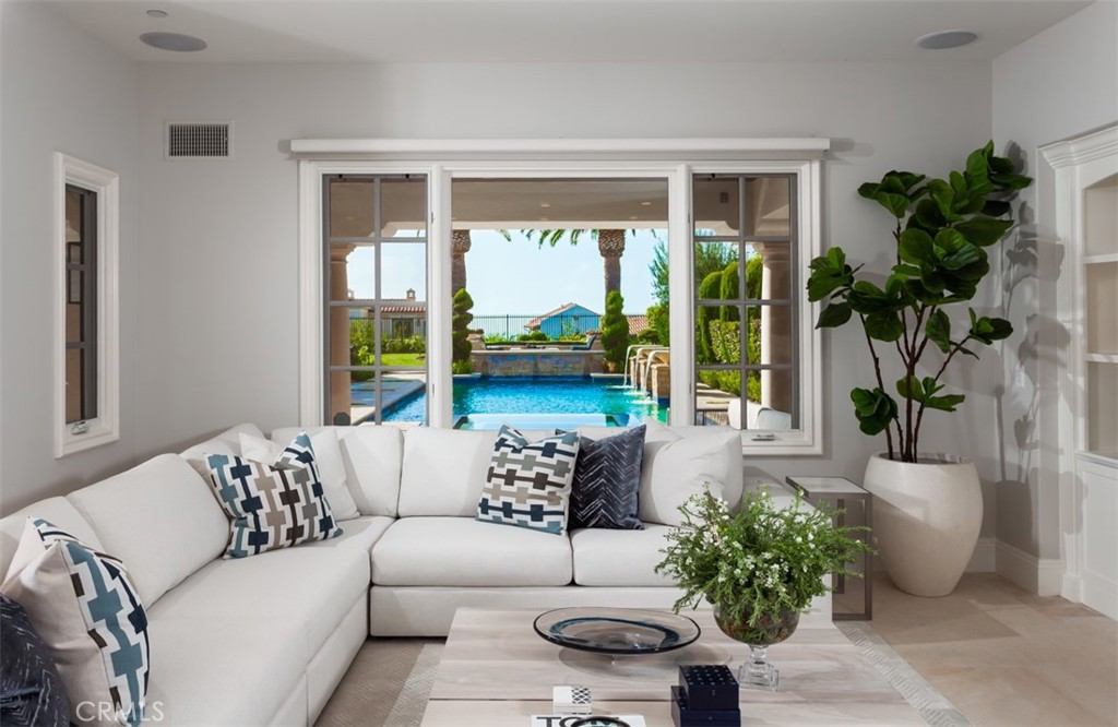 MLS #OC25260683 image #19