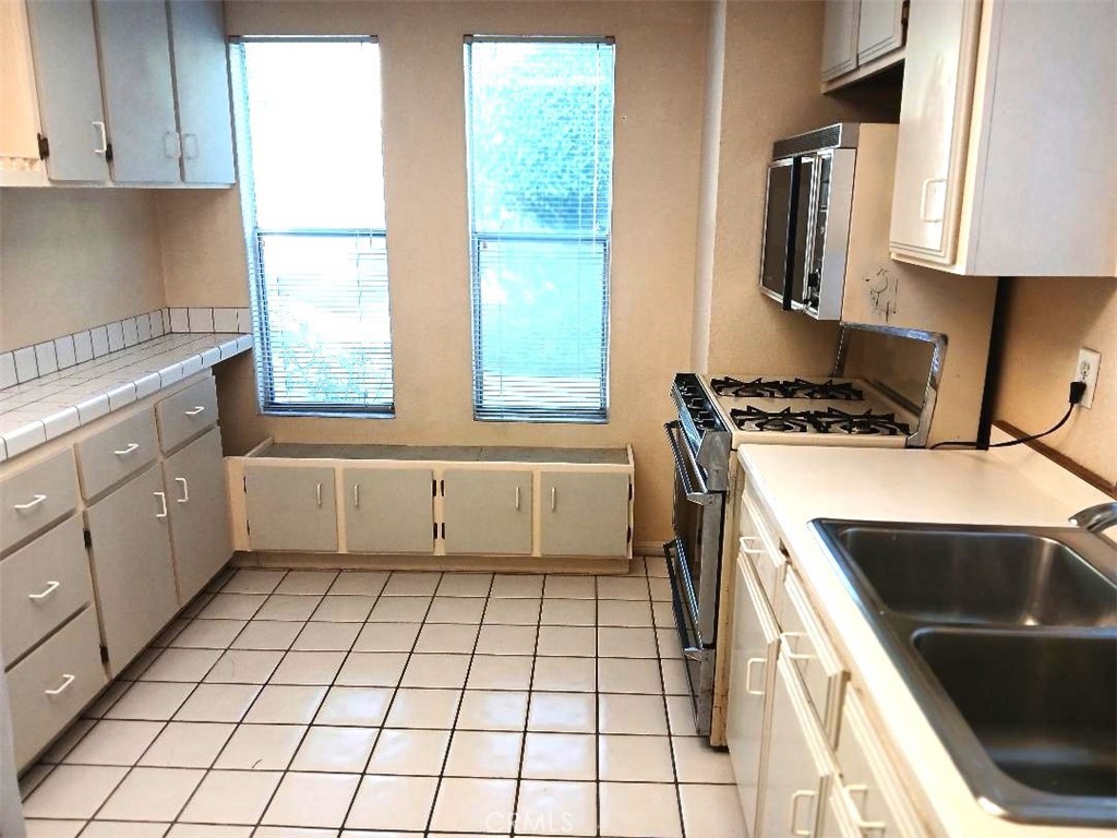 MLS #OC25260688 image #11