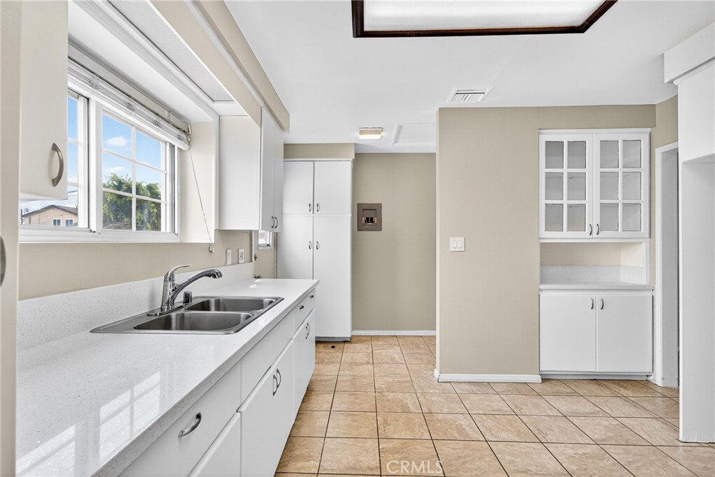 MLS #OC25260717 image #12