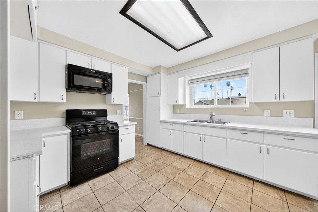 MLS #OC25260717 image #18