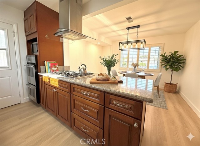 MLS #OC25260730 image #1