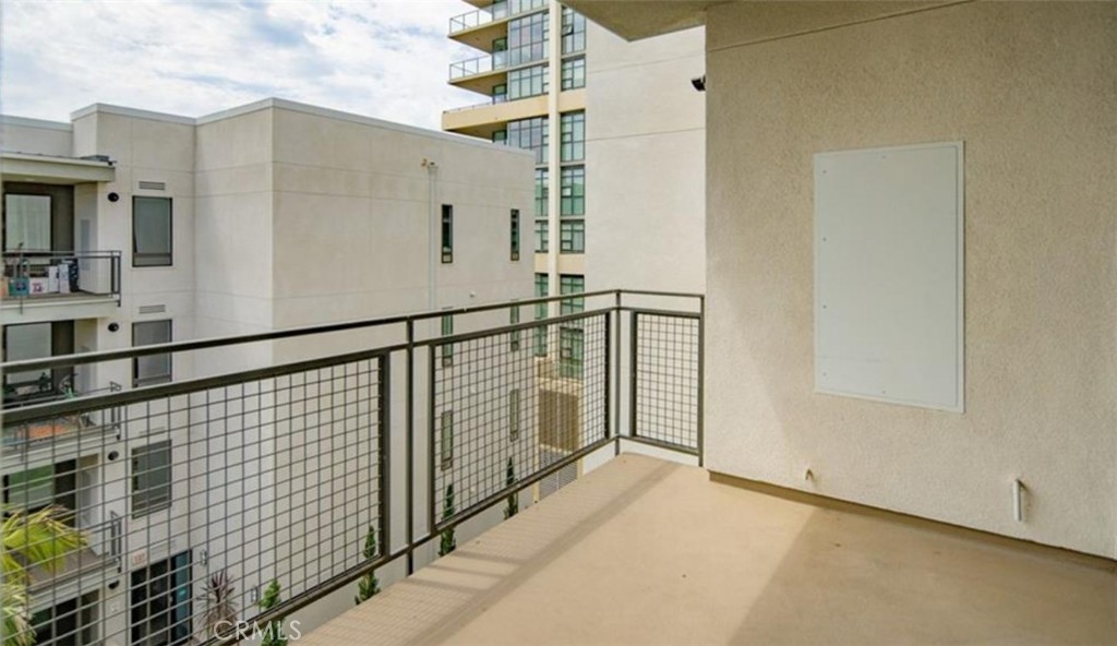 MLS #OC25260739 image #0