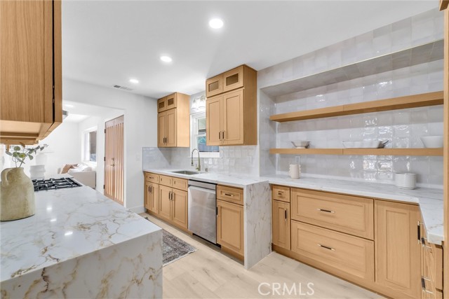 MLS #OC25260744 image #1