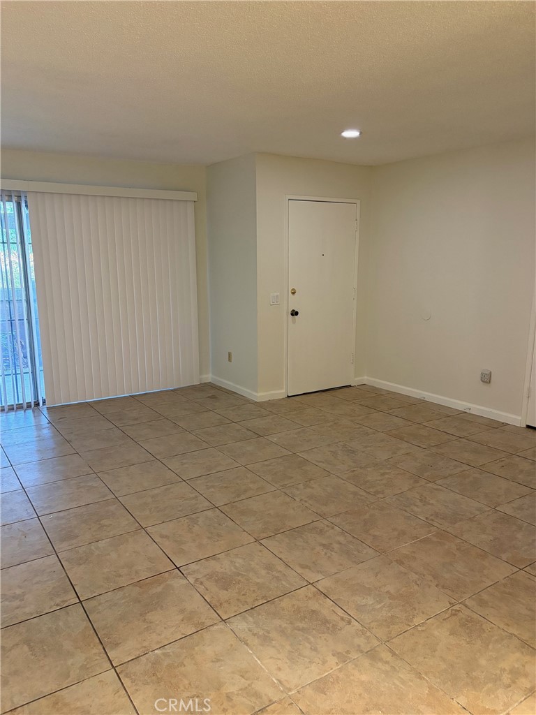 MLS #OC25260754 image #1