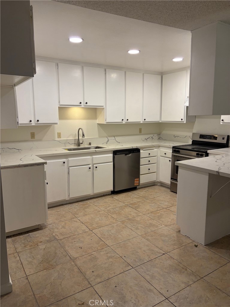 MLS #OC25260754 image #2