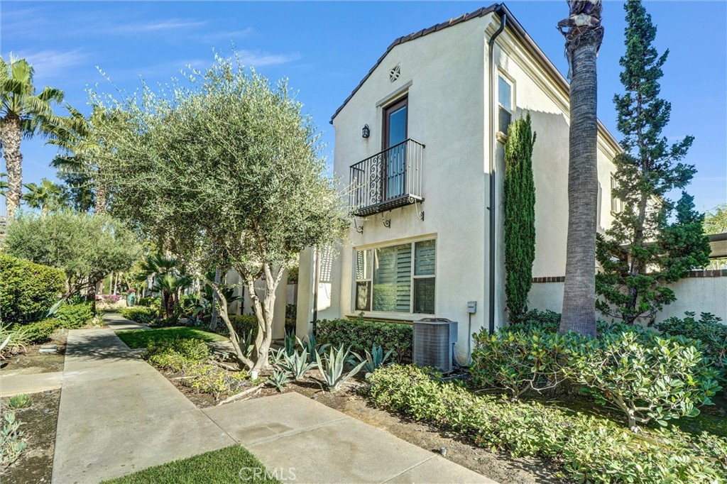 MLS #OC25260788 image #1