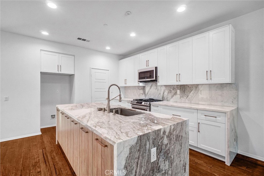 MLS #OC25260788 image #9