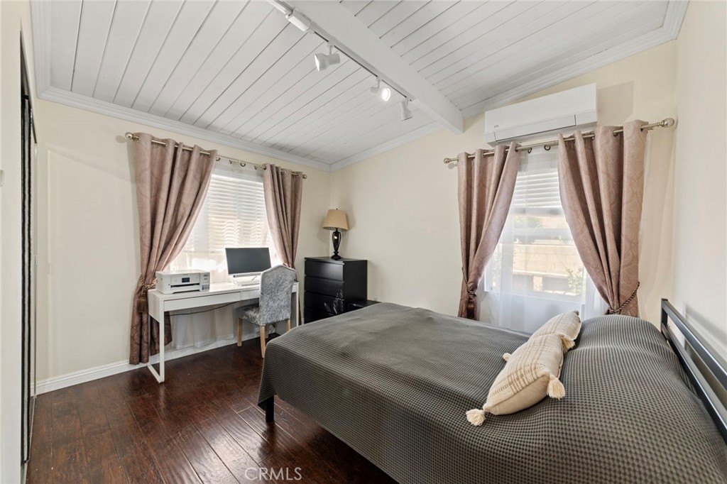 MLS #OC25260794 image #15