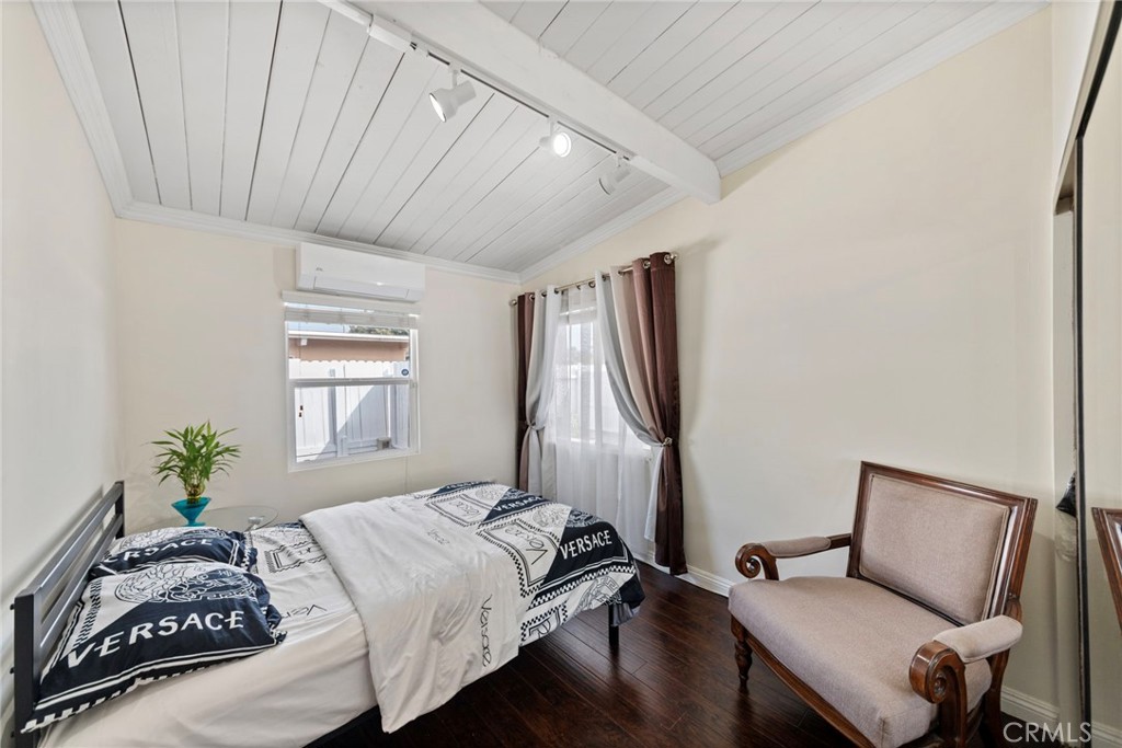 MLS #OC25260794 image #19