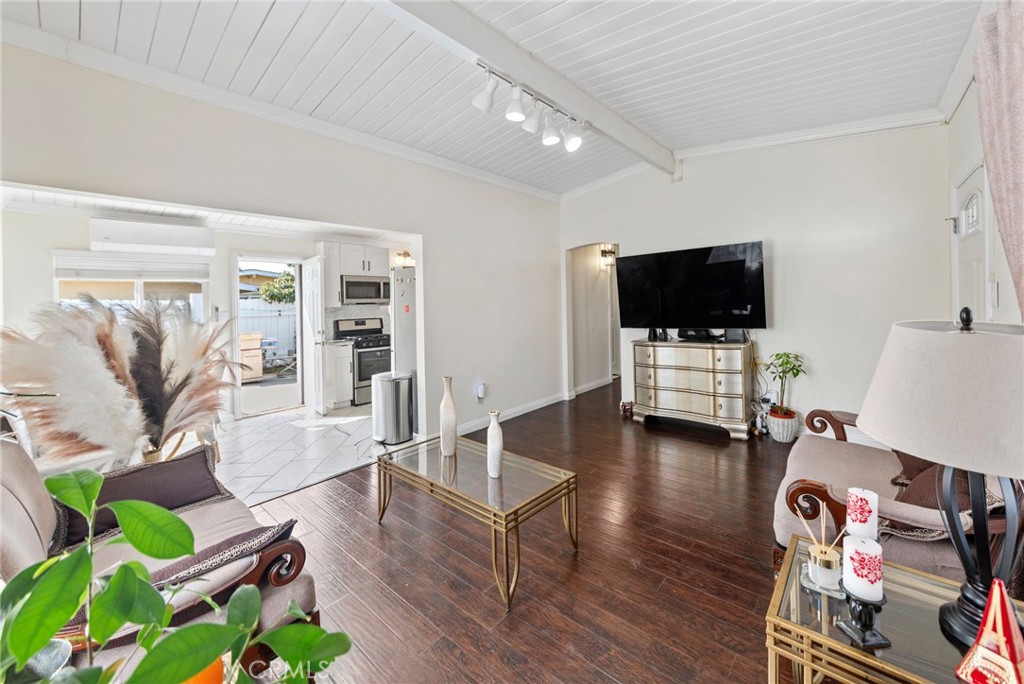 MLS #OC25260794 image #6