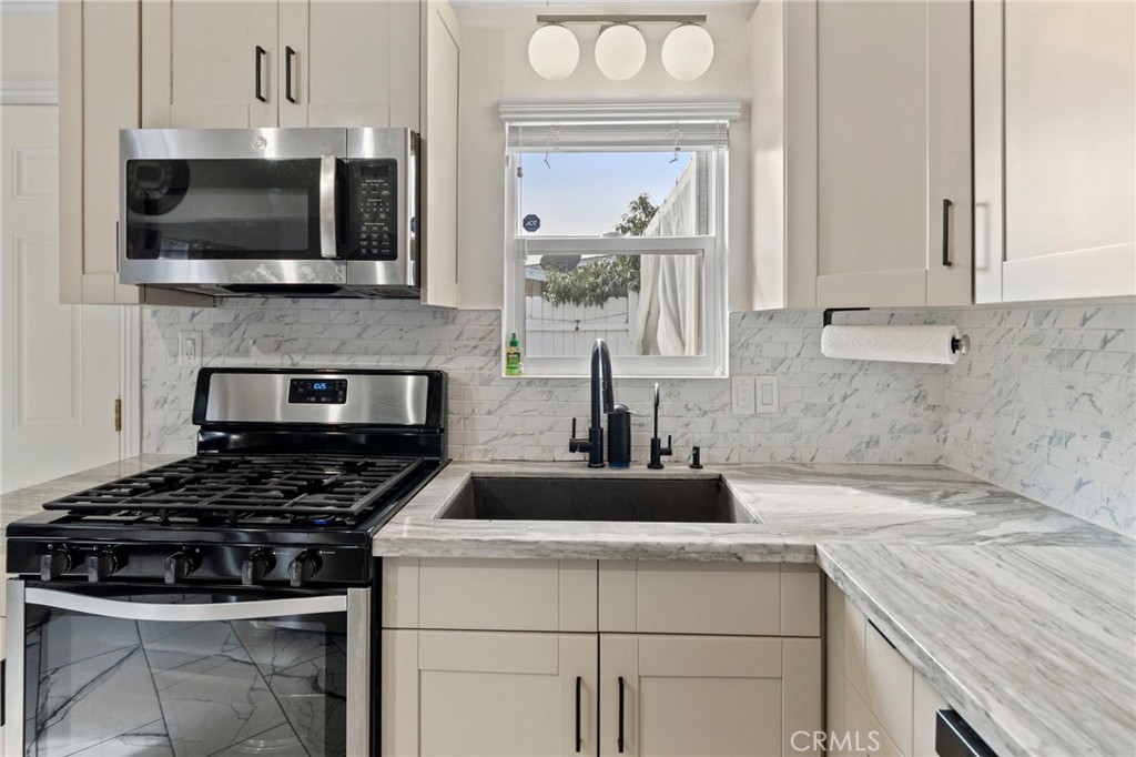 MLS #OC25260794 image #9