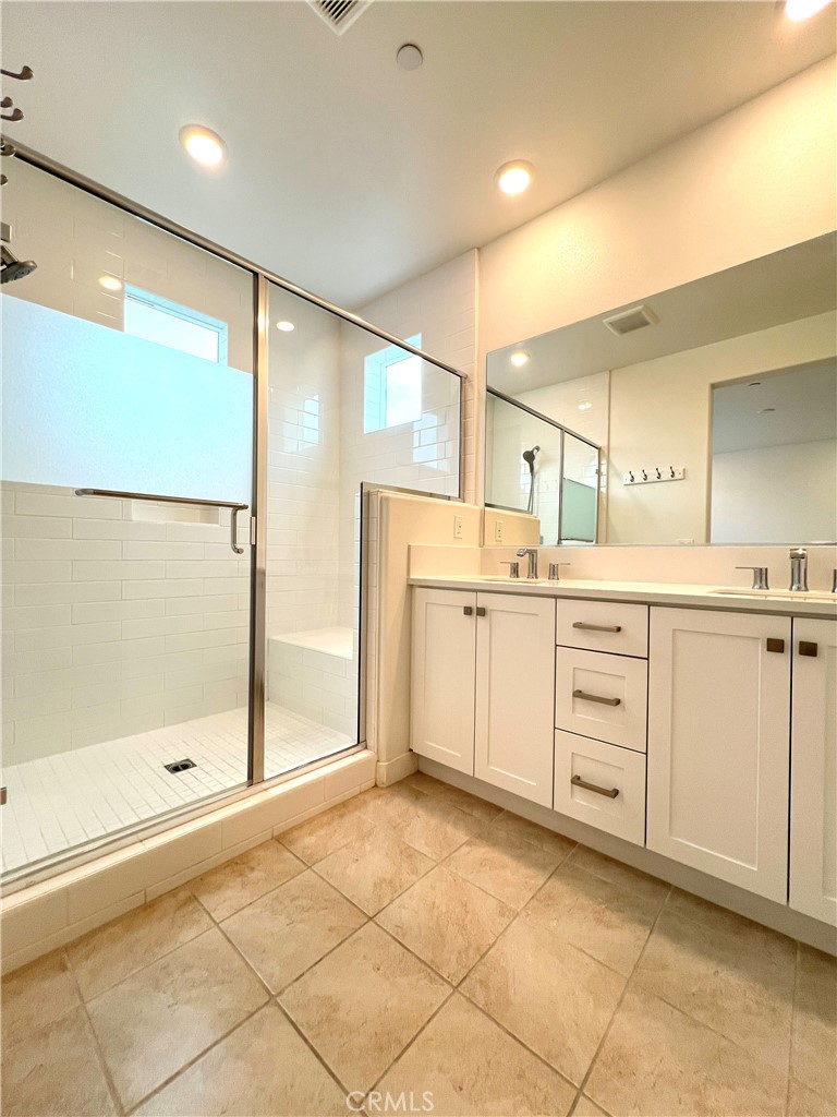 MLS #OC25260844 image #17