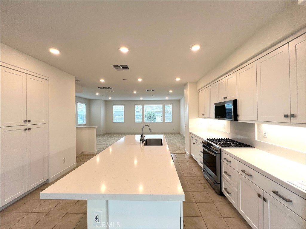 MLS #OC25260844 image #9