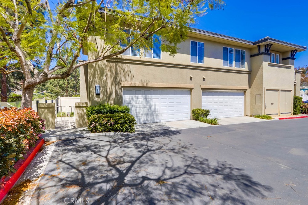 MLS #OC25260855 image #0