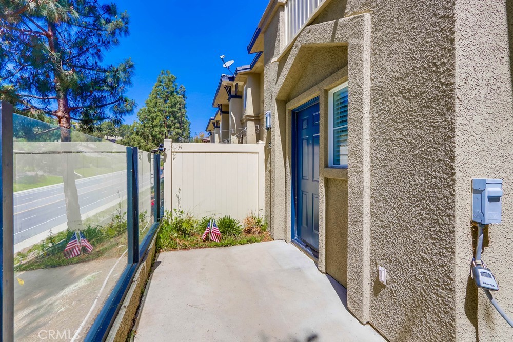 MLS #OC25260855 image #1