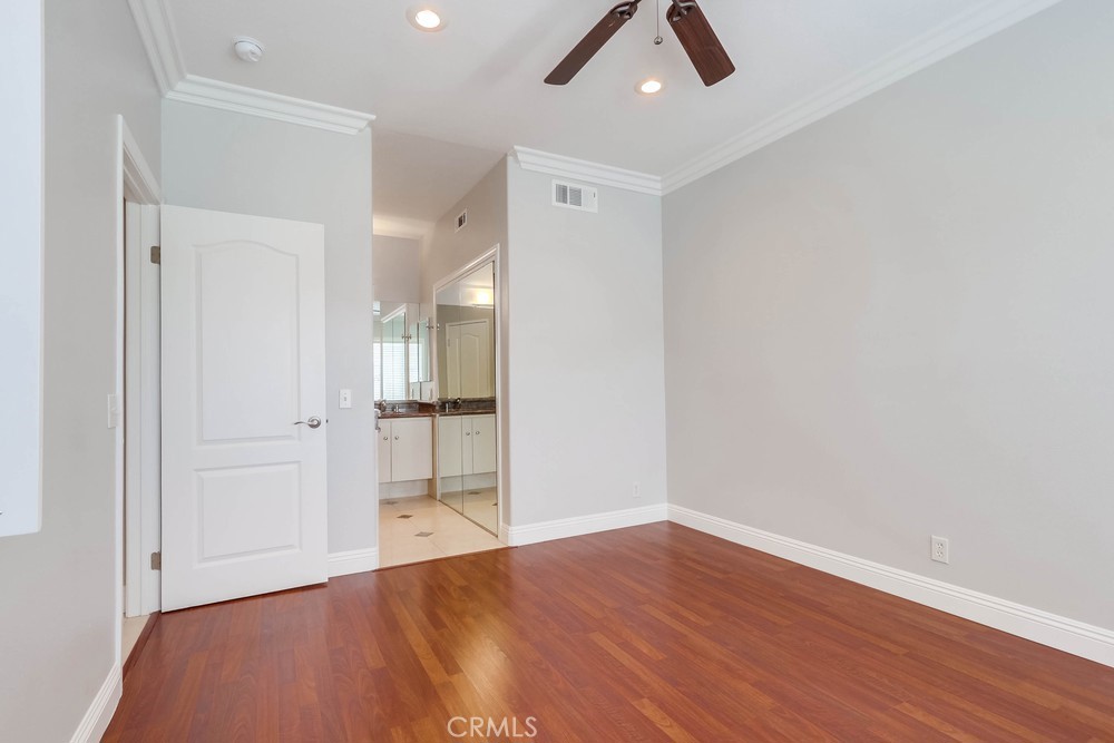 MLS #OC25260855 image #8