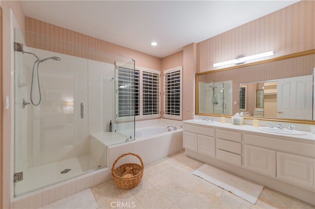 MLS #OC25260858 image #10