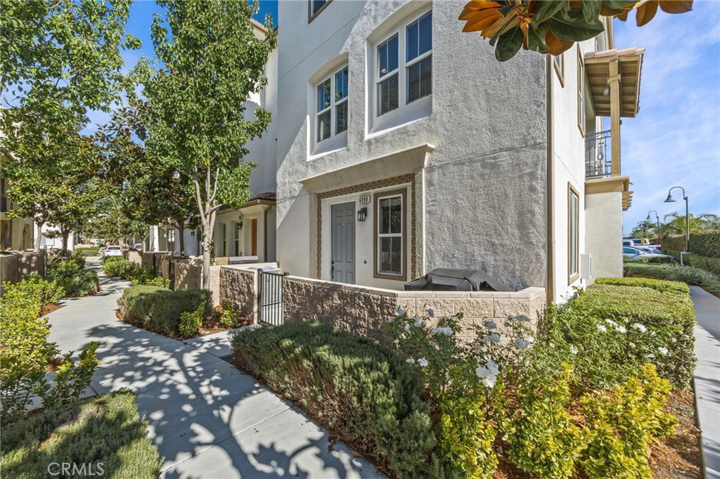 MLS #OC25260859 image #1