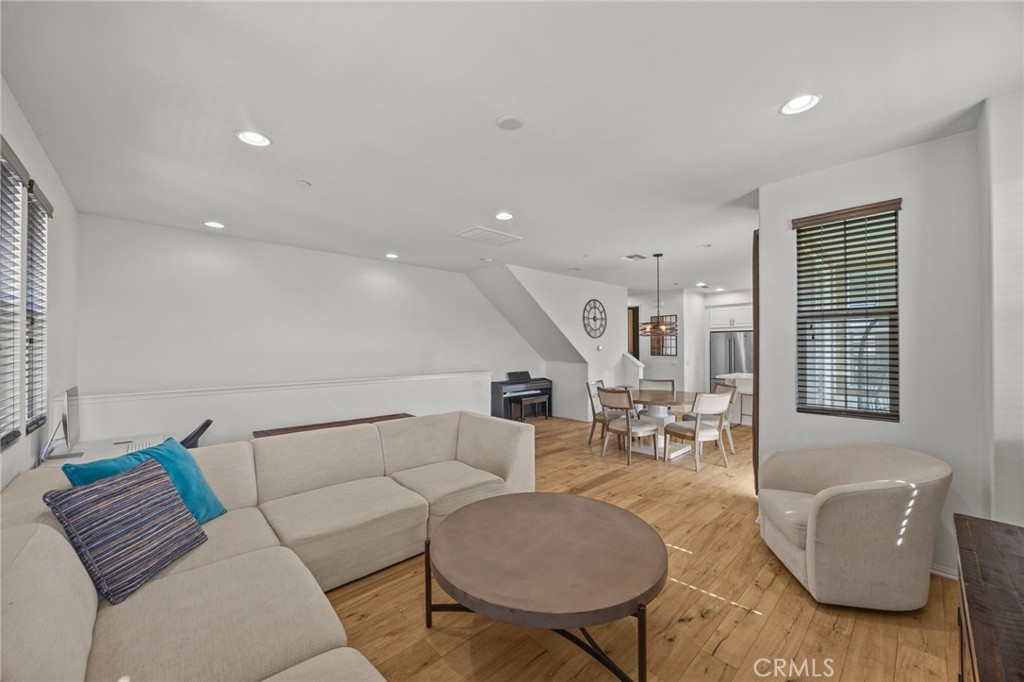 MLS #OC25260859 image #10