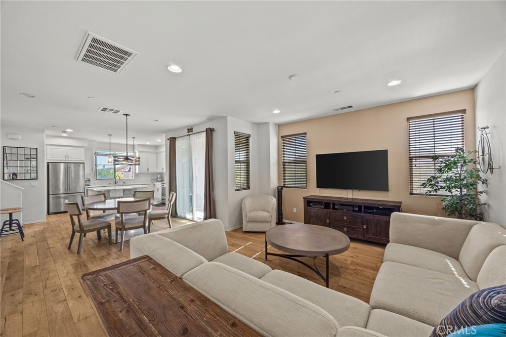 MLS #OC25260859 image #8