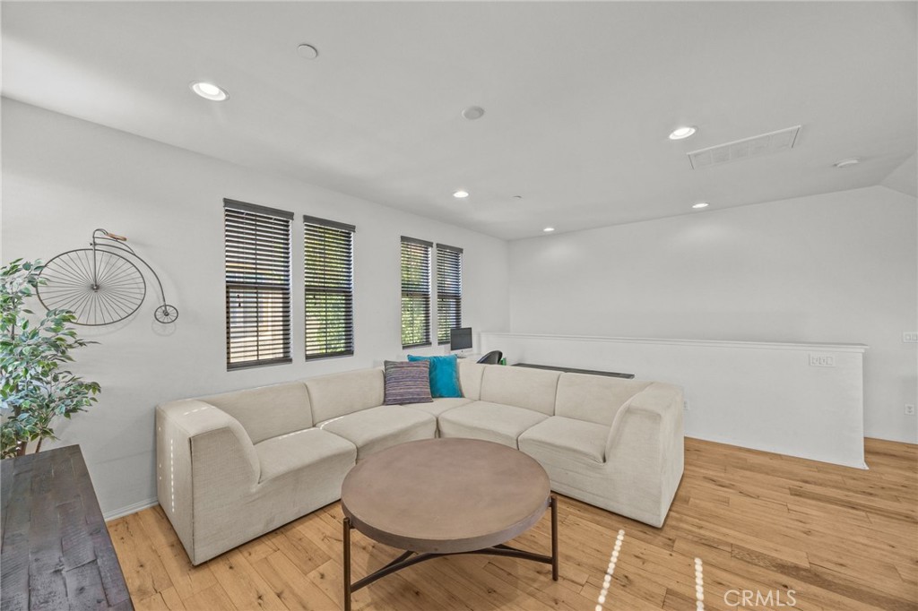 MLS #OC25260859 image #9