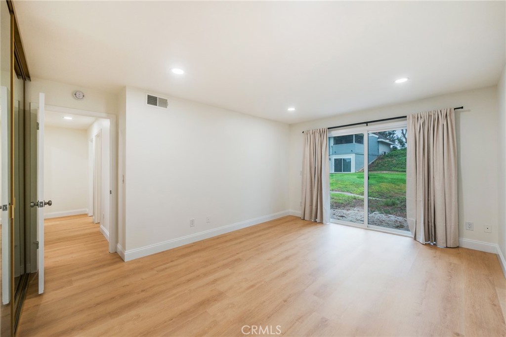 MLS #OC25260864 image #11