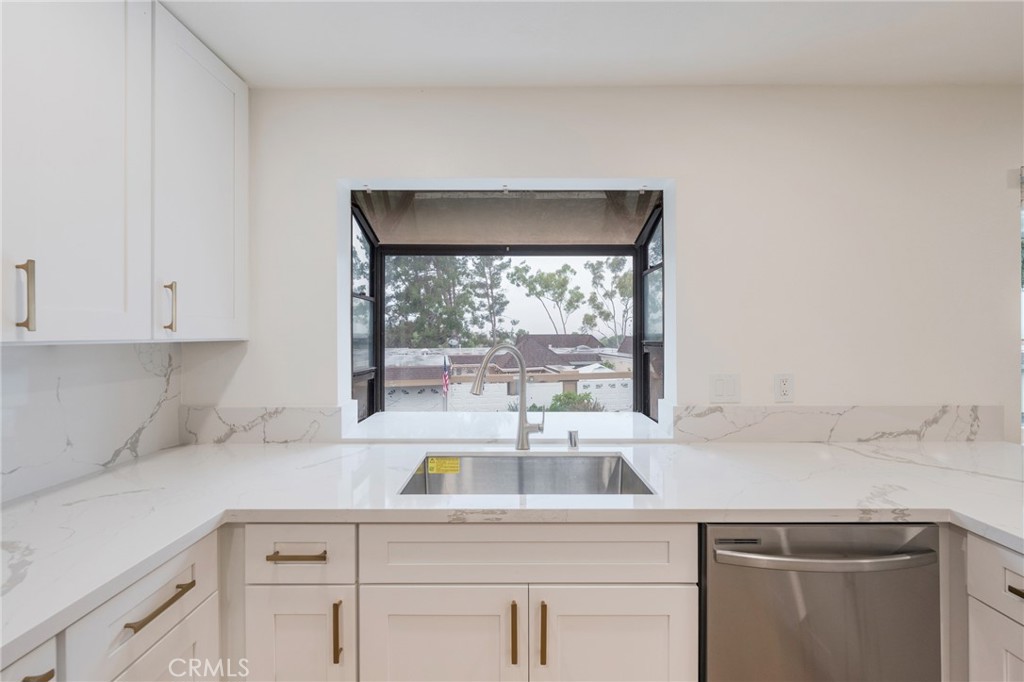 MLS #OC25260864 image #2