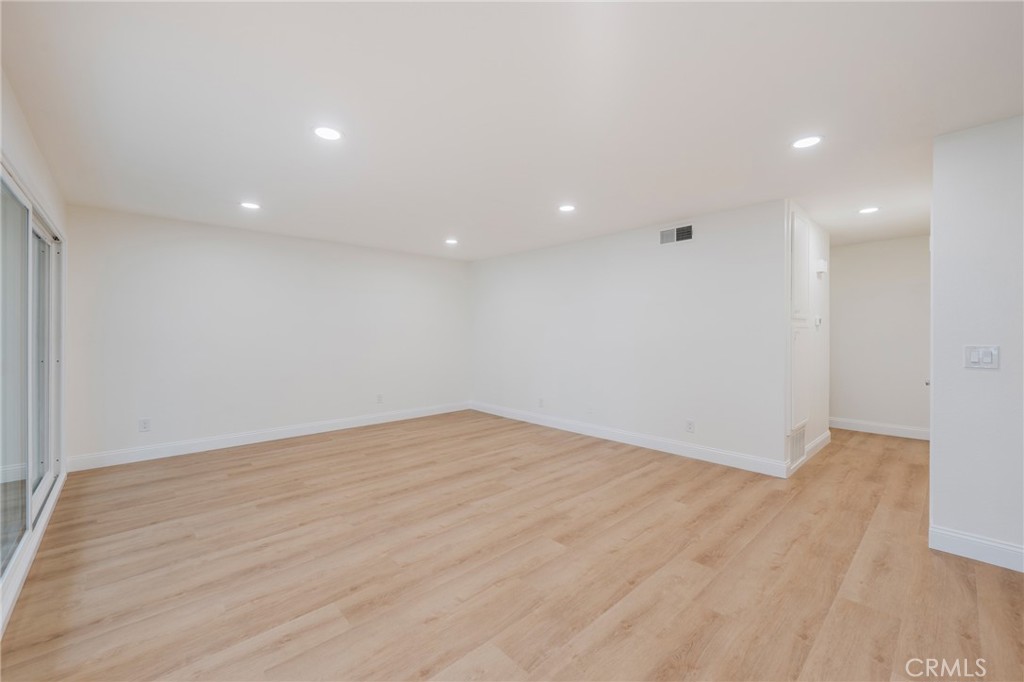 MLS #OC25260864 image #8