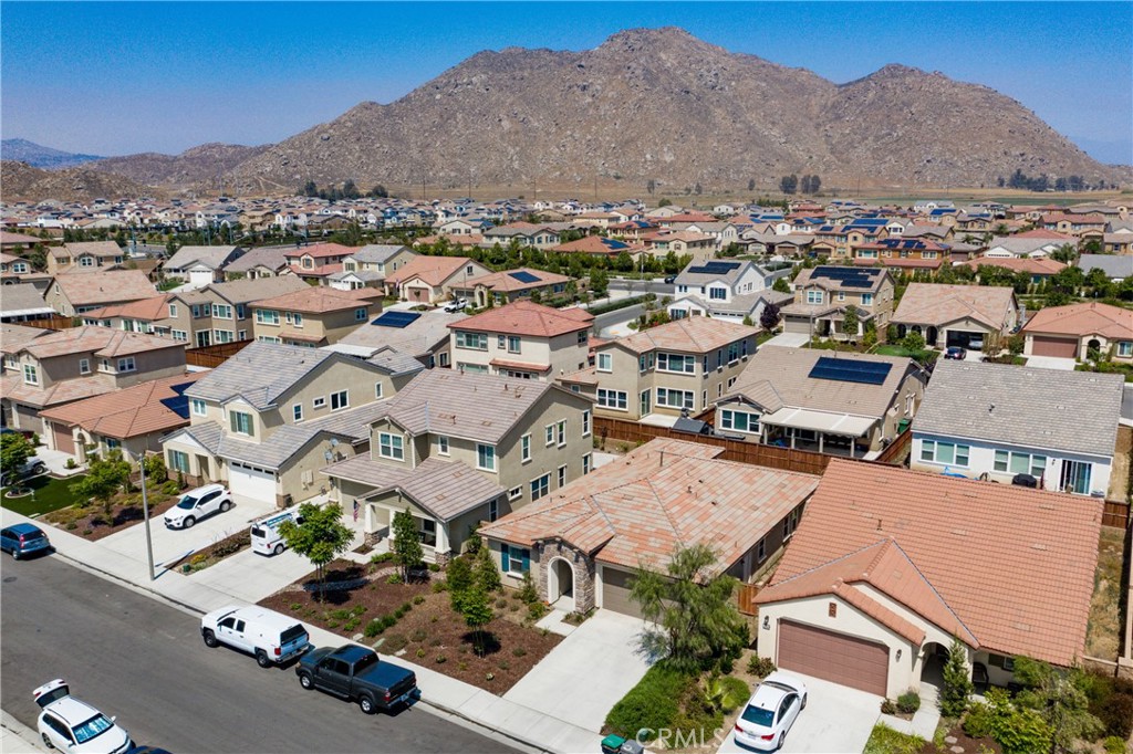 MLS #OC25260897 image #2