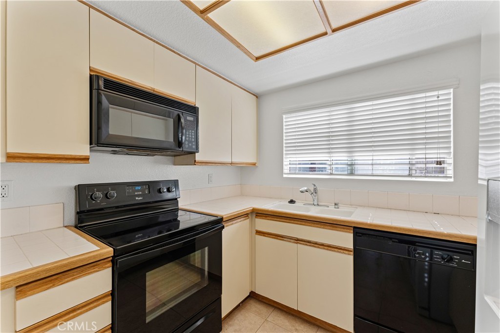 MLS #OC25260915 image #10