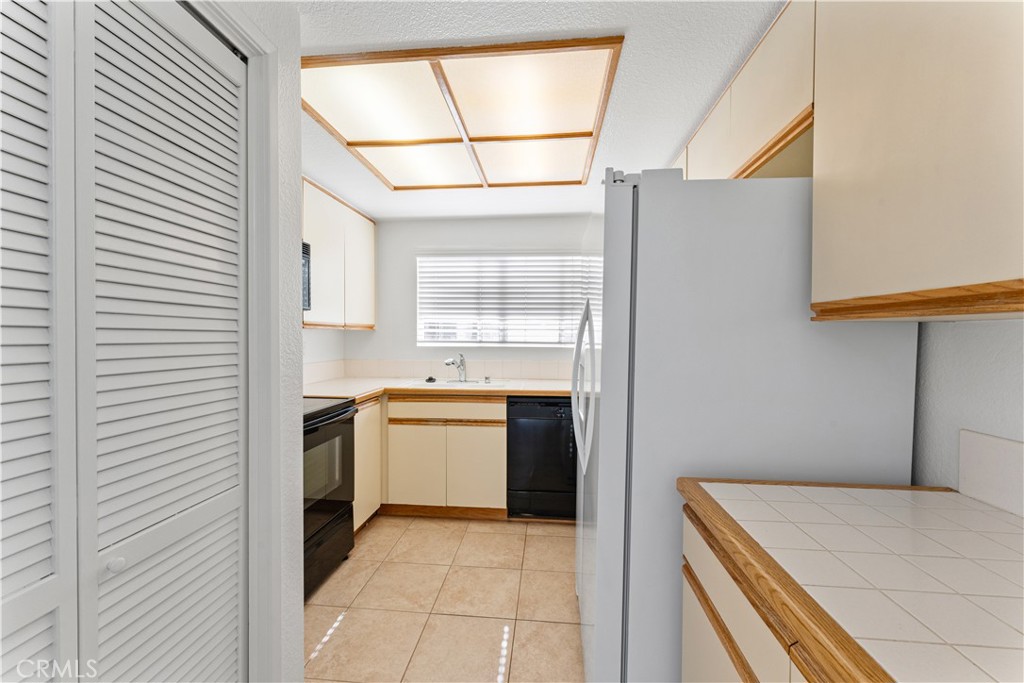 MLS #OC25260915 image #9