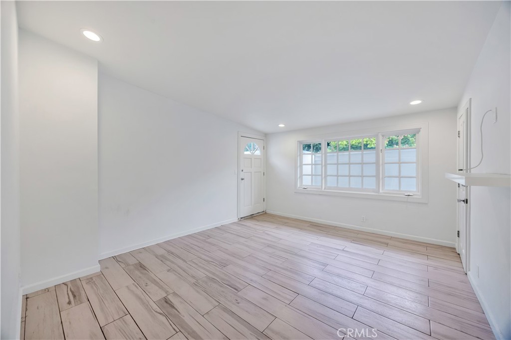 MLS #OC25260938 image #11