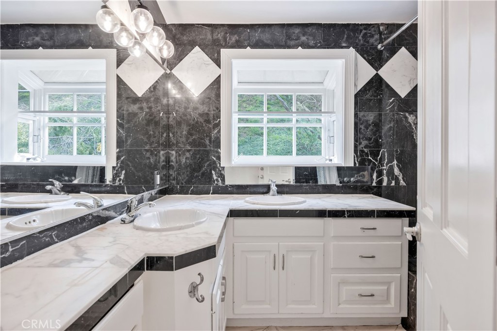 MLS #OC25260938 image #15