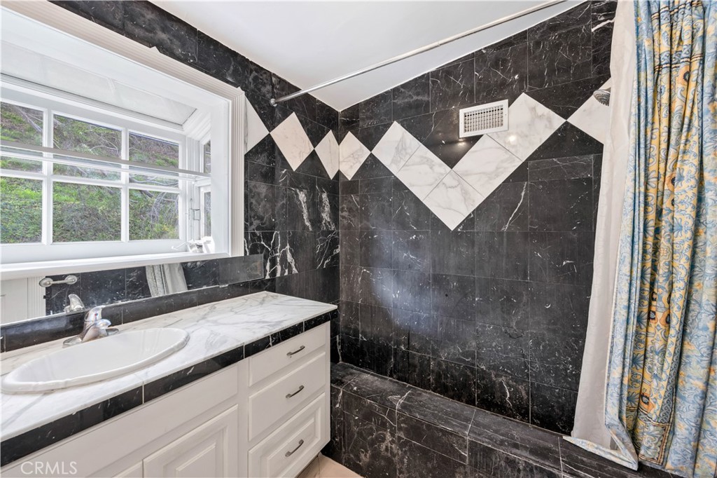 MLS #OC25260938 image #16