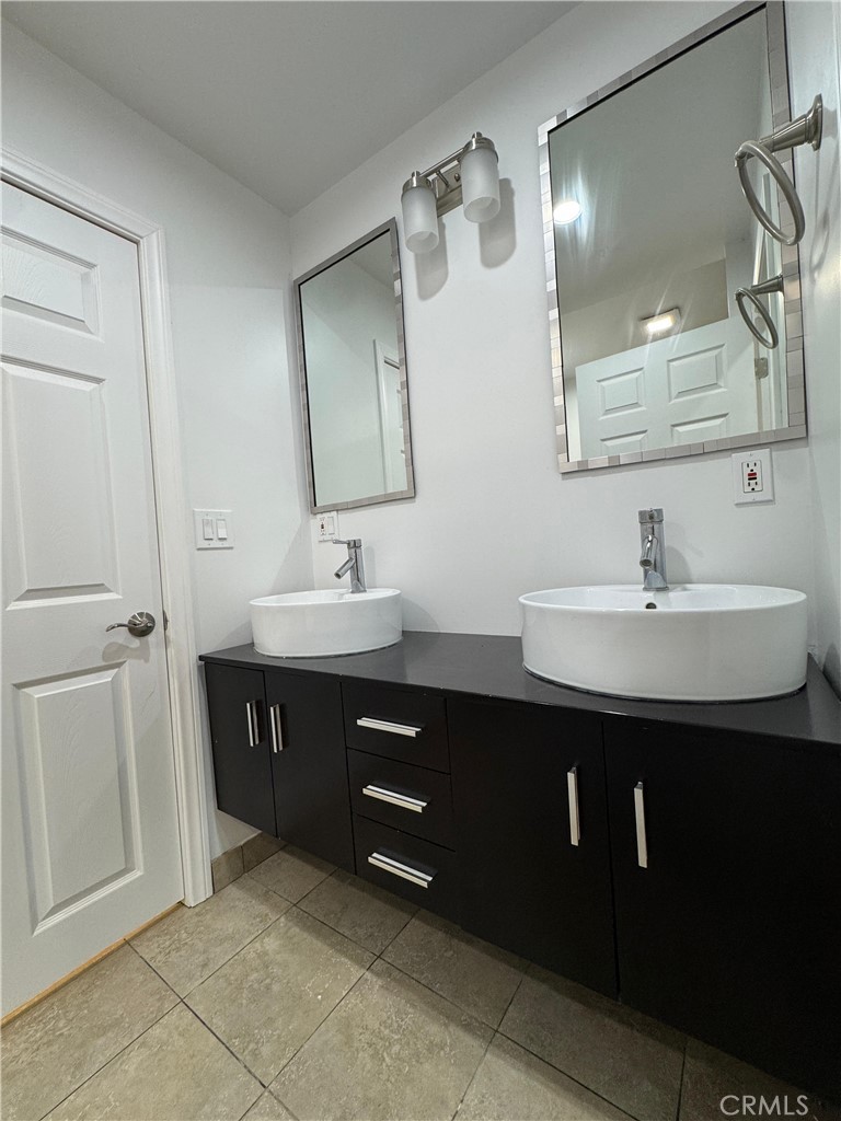 MLS #OC25261024 image #15