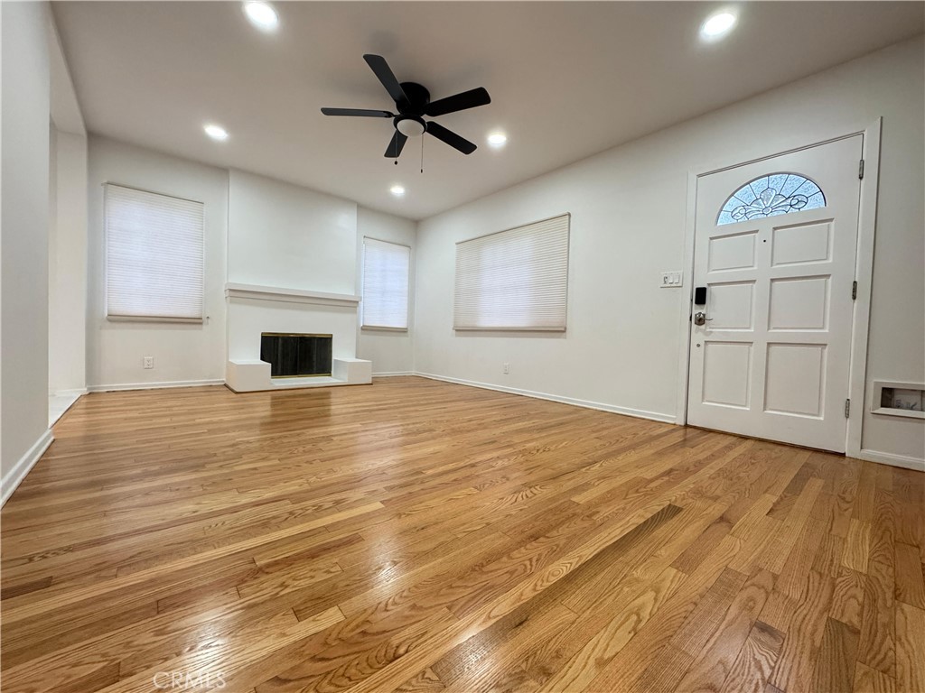 MLS #OC25261024 image #3