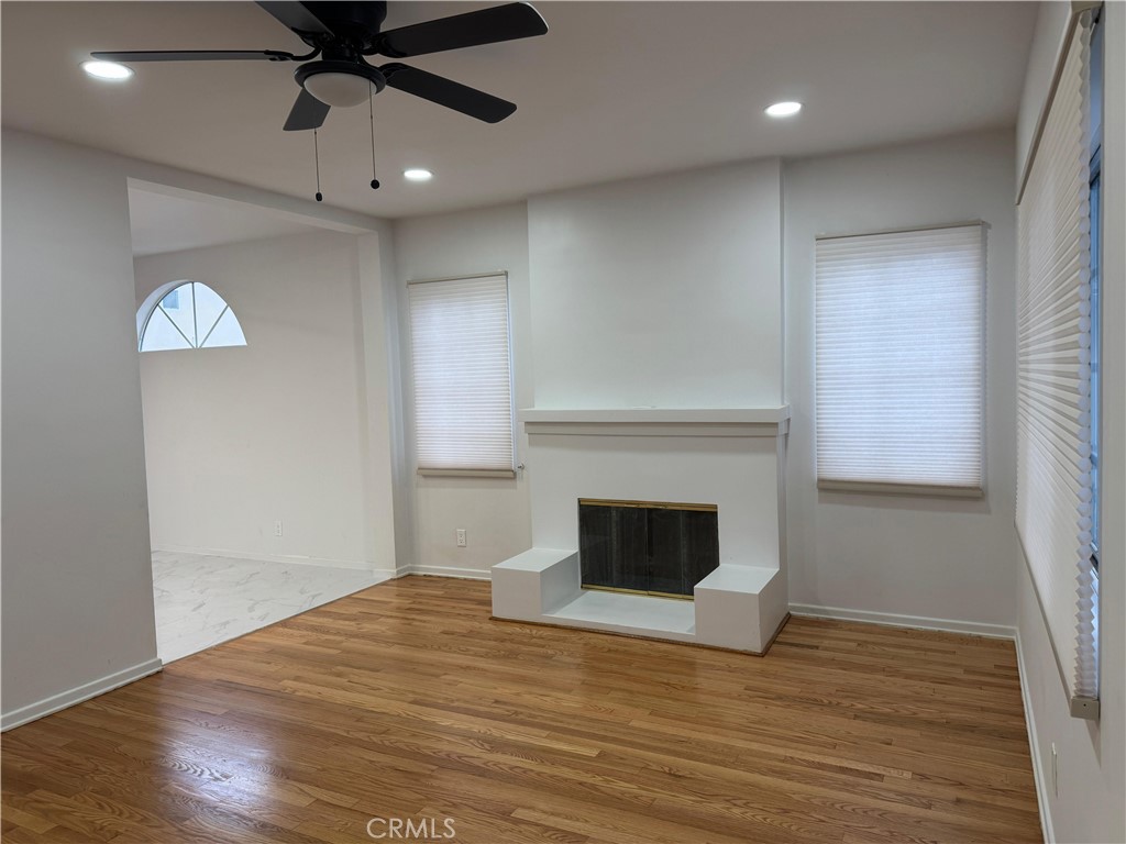 MLS #OC25261024 image #4