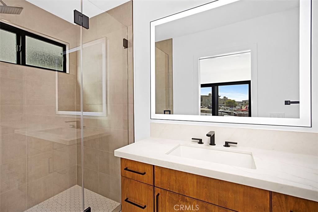 MLS #OC25261045 image #12