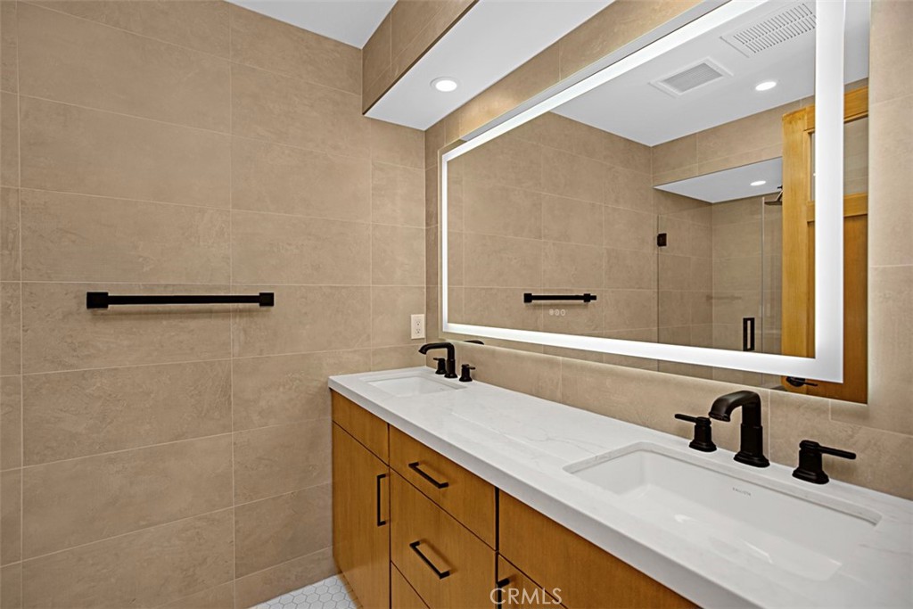 MLS #OC25261045 image #7