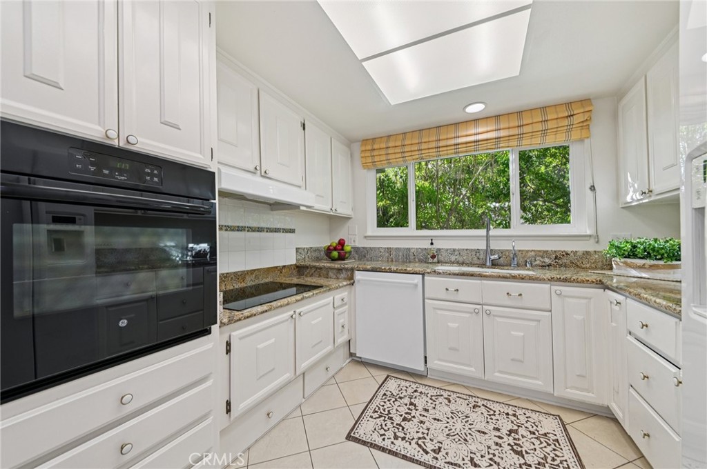 MLS #OC25261050 image #10