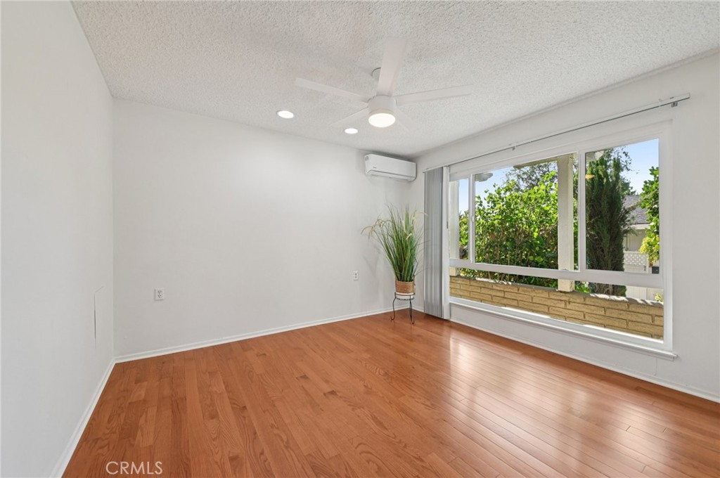 MLS #OC25261050 image #11