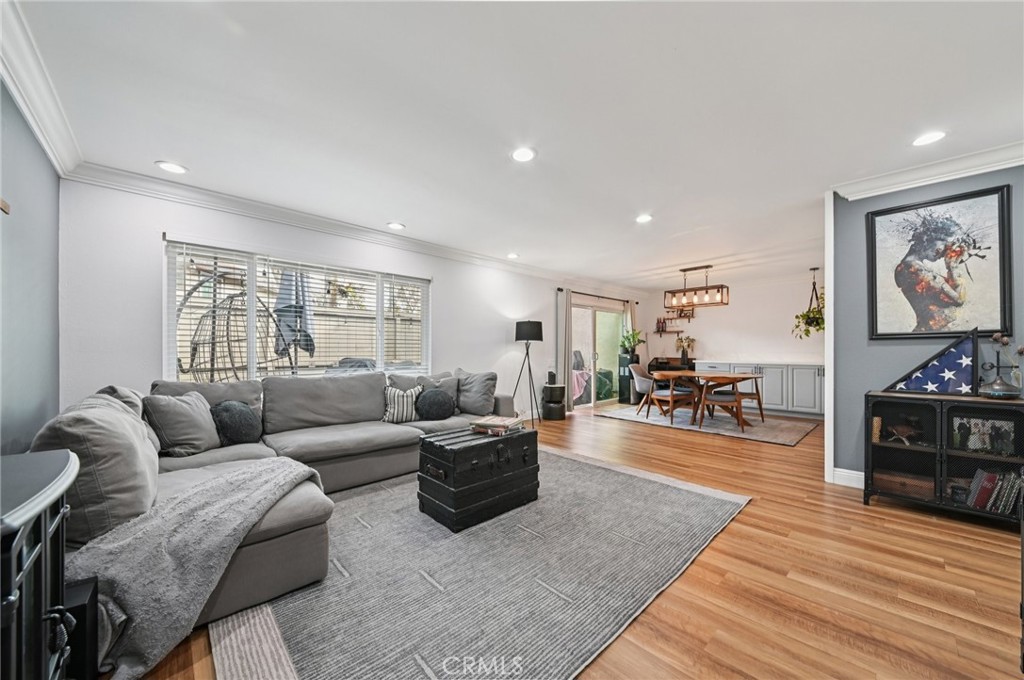 MLS #OC25261056 image #1