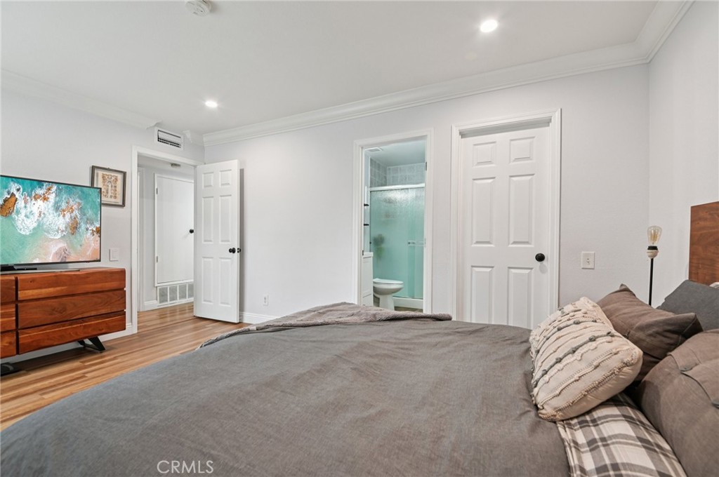 MLS #OC25261056 image #15