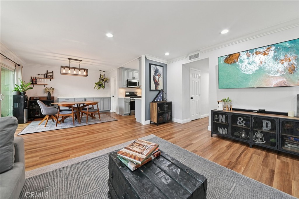 MLS #OC25261056 image #2