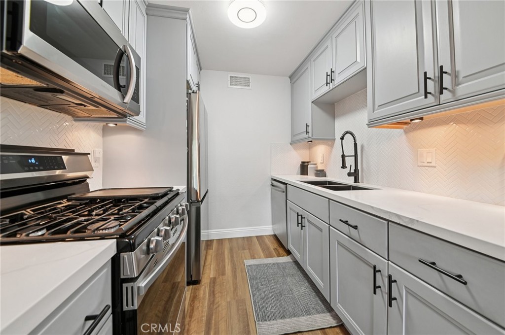 MLS #OC25261056 image #8